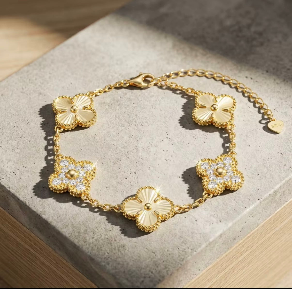 Four clover braclet with Moissante lab diamonds
