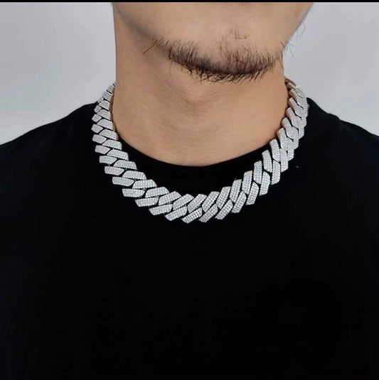 Cuban chain in Moissanite daimond’s /20mm