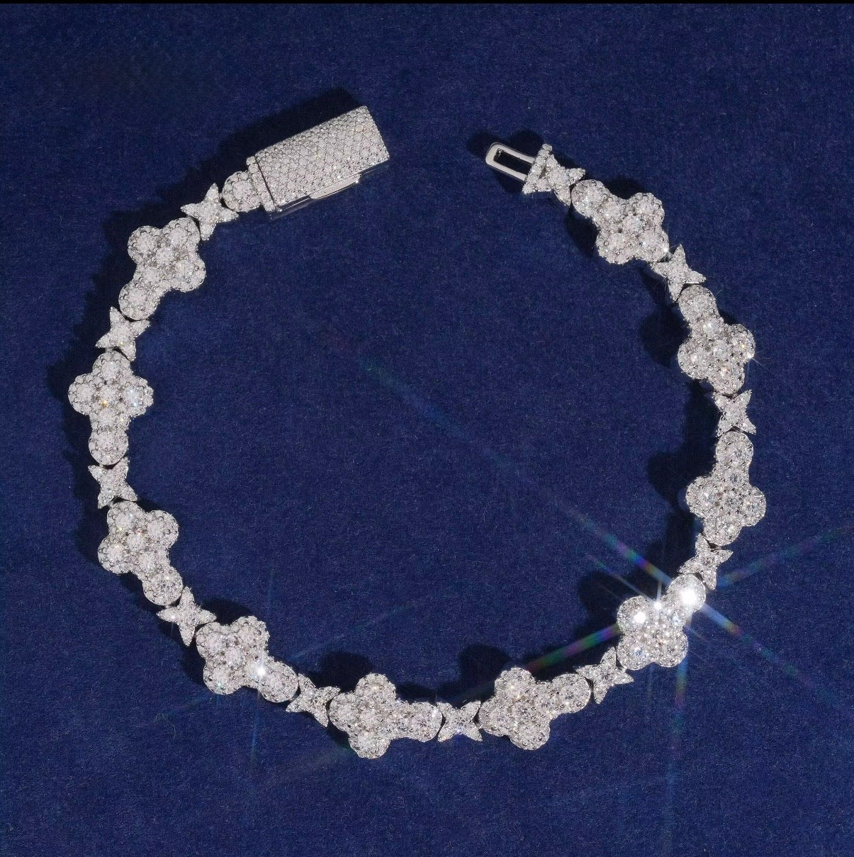 Iced out cross braclet in VVS Moissanit