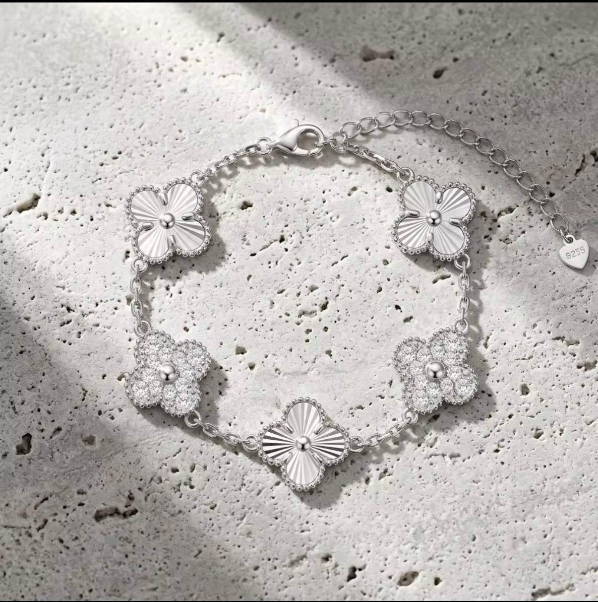 Four clover braclet with Moissante lab diamonds