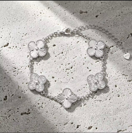 Four clover braclet with Moissante lab diamonds
