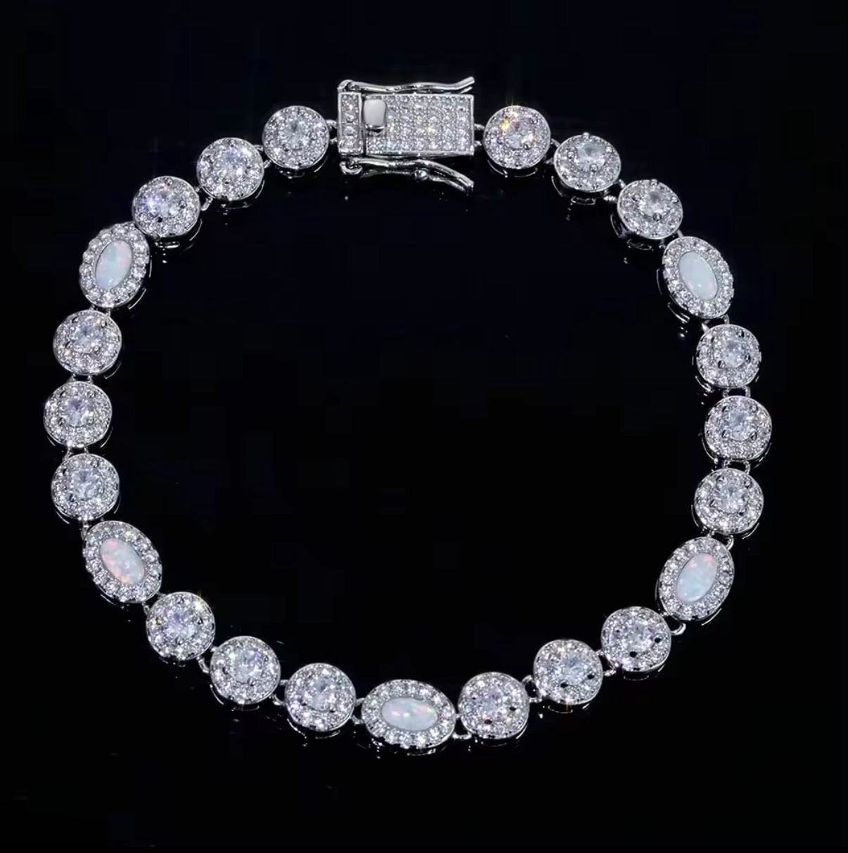 Tennis braclet with Moissante daimonds